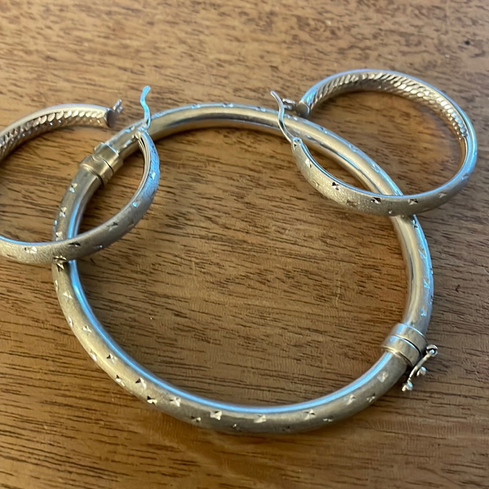 Silver earring and bracelet set